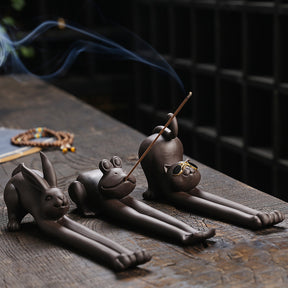 Whimsical Stretching Animal Incense Holders: A Fusion of European Elegance & Playfulness